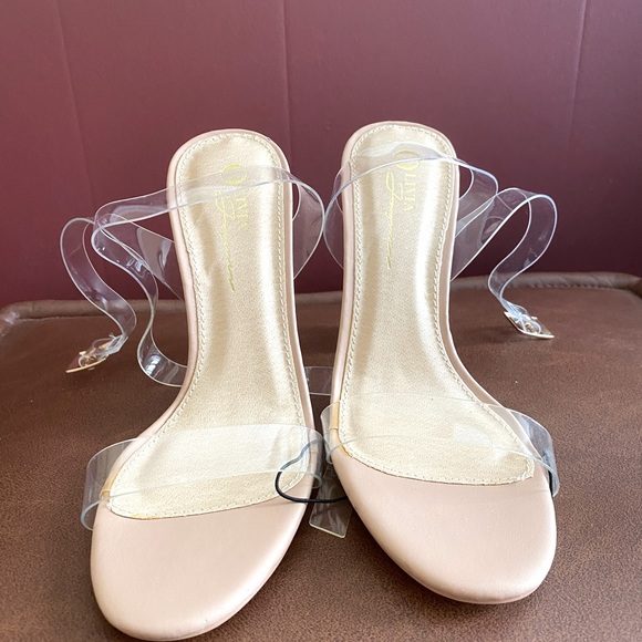 Strap Clear Heels - Picture 2 of 8